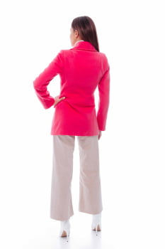 Casaco de lã transpassado com detalhe de pesponto rosa 