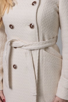 Casaco feminino de inverno off-white lã trançada