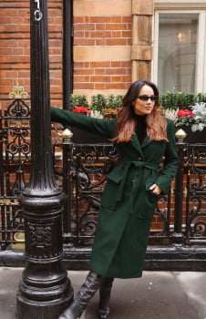 Sobretudo feminino com cinto Sobretudo feminino com cinto