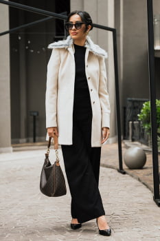 Casaco de lã com gola de pelo removível marfim